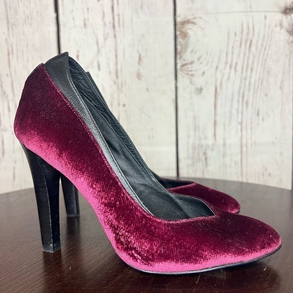 REBECCA MINKOFF woman’s velvet burgundy 4” heel almond toe pumps Size 7 EuC - Picture 5 of 14